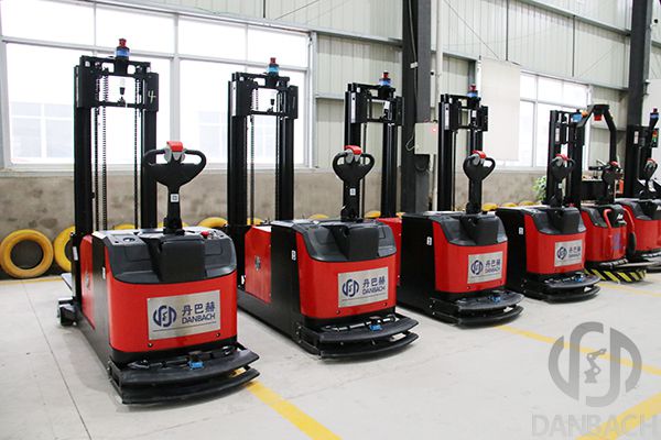 平衡重堆垛式叉车AGV3.jpg